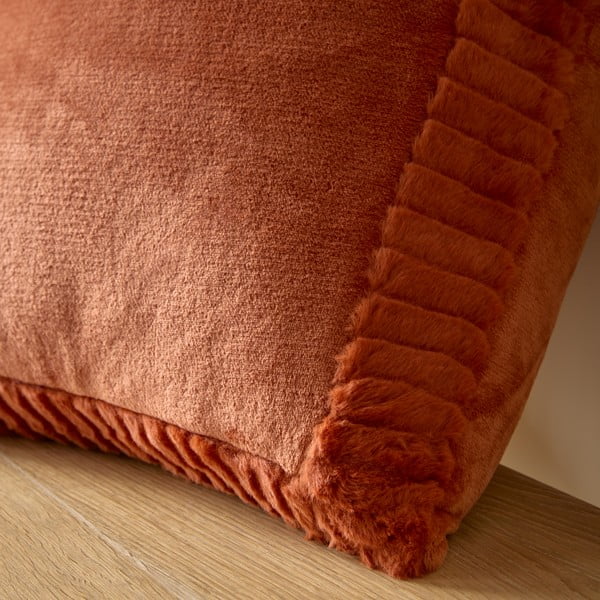Cuscino decorativo in micropile 55x55 cm Velvet and Faux Fur – Catherine Lansfield-image-2