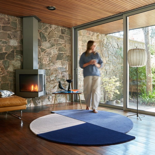 Tappeto rotondo blu in lana tessuto a mano ø 150 cm Mia Segment – Flair Rugs-image-2