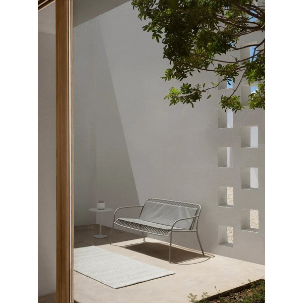 Panca da giardino grigio chiaro in metallo Yua Wire – Blomus-image-1