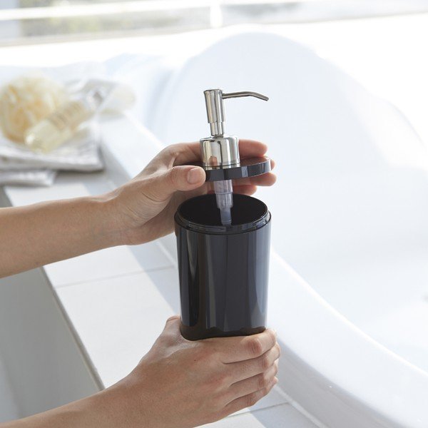 Dispenser per sapone nero in plastica 500 ml Round – YAMAZAKI-image-3