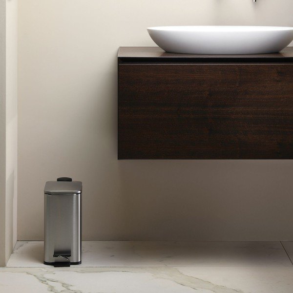 Cestino per la spazzatura color argento opaco in acciaio con pedale 5 l   Erik – Spirella-image-2