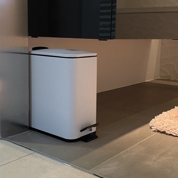 Cestino per la spazzatura bianco opaco in acciaio con pedale 5 l   Erik – Spirella-image-1