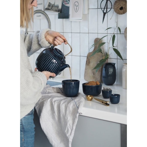 Teiera in porcellana blu scuro Hammershoi, 1,2 l Hammershøi - Kähler Design-image-1
