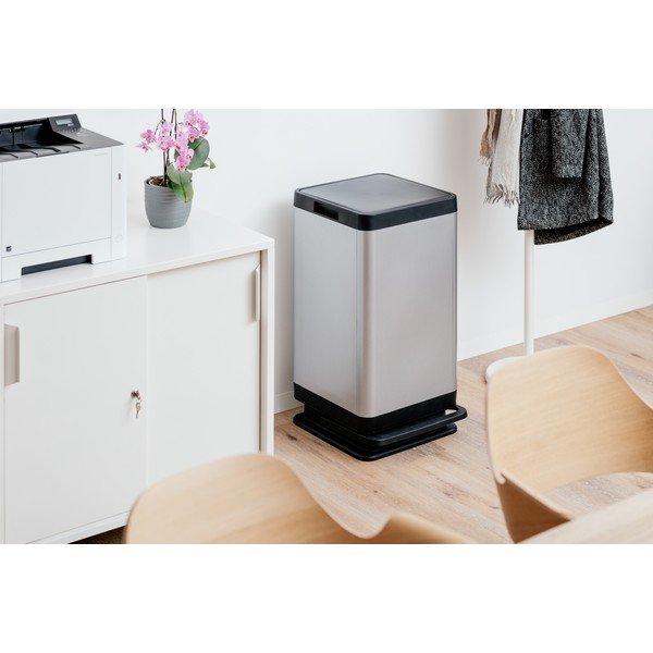 Cestino per la spazzatura in plastica argentato con pedale 80 l Tokyo – DEA HOME-image-1