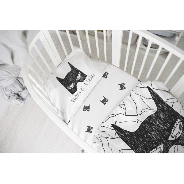 Lenzuolo con angoli per bambini bianco e nero in raso di cotone per culla 60x120 cm Be a Hero – Butter Kings-image-1