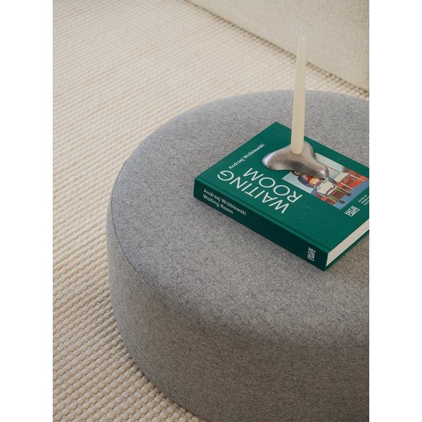 Poggiapiedi grigio con rivestimento in lana Folk – noo.ma-image-2