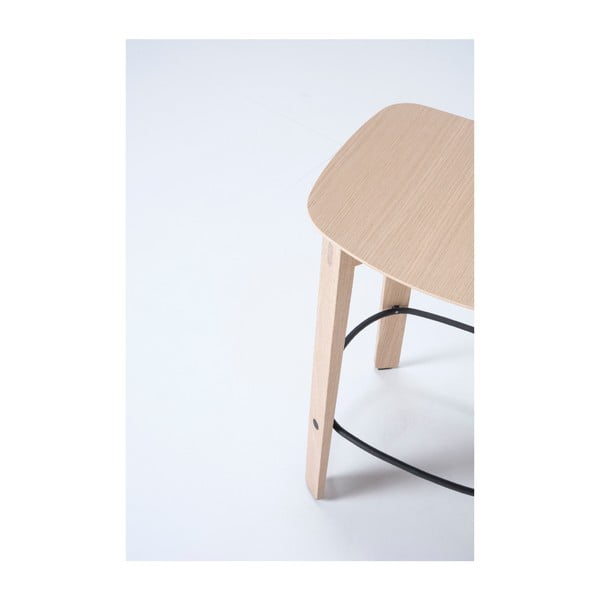 Sedia da bar di colore naturale in rovere massiccio (altezza della seduta 65 cm) Nora – Gazzda-image-1