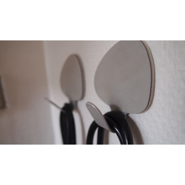 Set di ganci grigio chiaro in acciaio 2 pz Curve M Nupo – LIND DNA-image-1