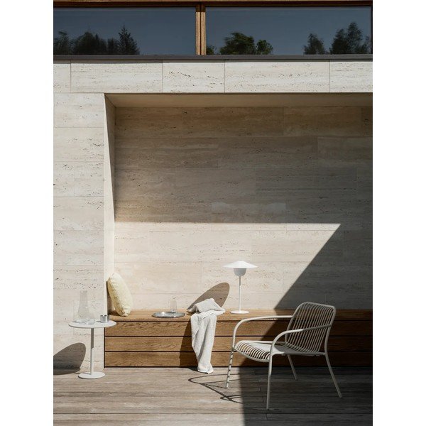 Poltrona da esterno grigio chiaro in metallo Yua Wire – Blomus-image-1