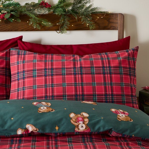 Set copripiumino e federa rosso/verde scuro per letto singolo 150x120 cm Christmas Tartan Teddy Bear – Catherine Lansfield-image-3