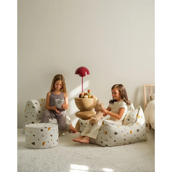 Pouf per bambini bianco con rivestimento in bouclé e ciniglia Terrazzo – Wigiwama-image-2