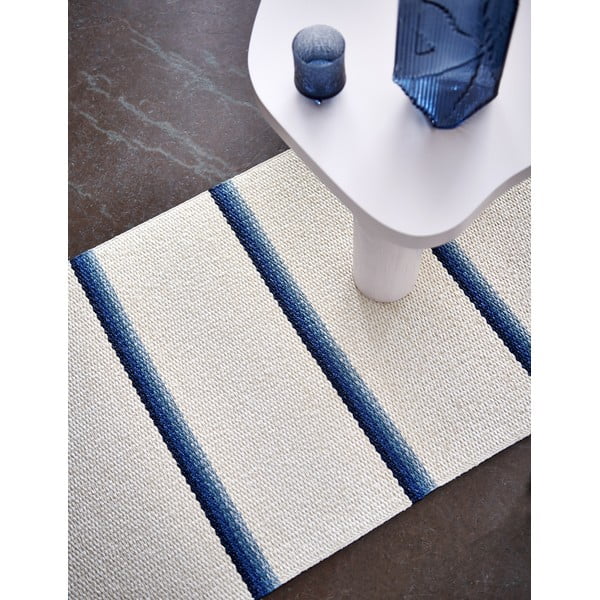 Tappeto da interno/esterno blu/color crema 70x90 cm Olle Blue Vanilla – Pappelina-image-1