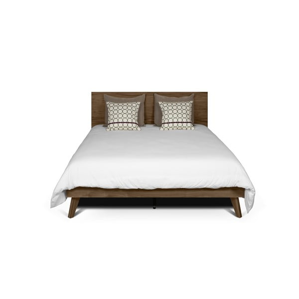 Hnědá postel s nohami z masivního dřeva TemaHome Mara, 180 x 200 cm