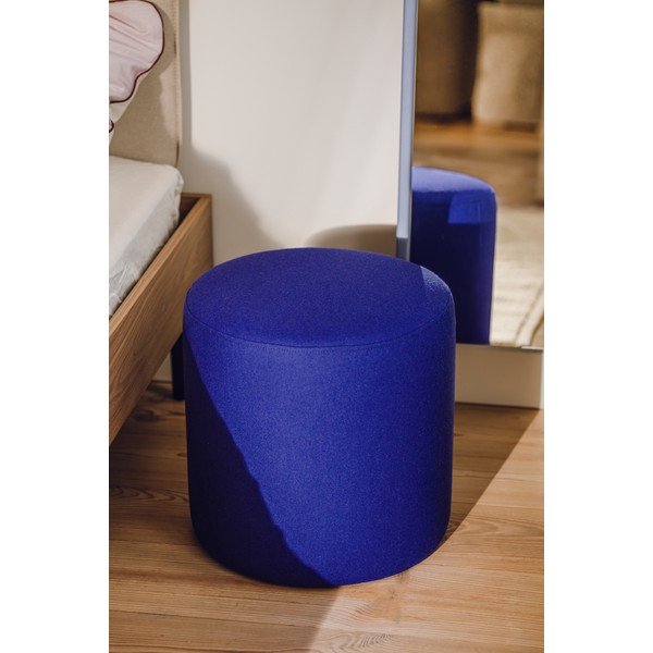 Poggiapiedi blu con rivestimento in lana Folk – noo.ma-image-3