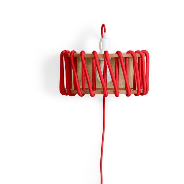 Lampada da parete rossa con struttura in legno, lunghezza 30 cm Macaron - EMKO