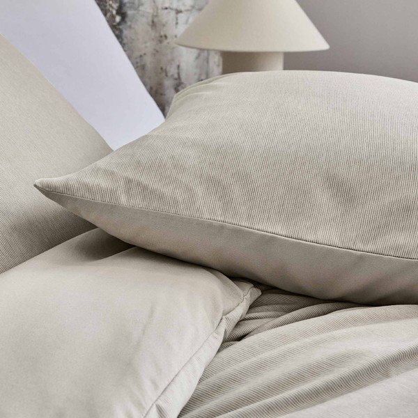 Set copripiumino e federa beige in microfibra per letto matrimoniale ed esteso 240x220 cm Azura – douceur d'intérieur-image-1