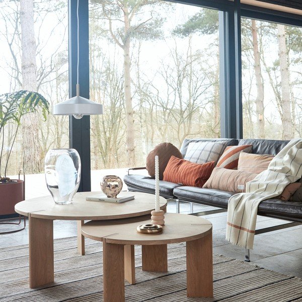 Tavolino da salotto rotondo di colore naturale in rovere massiccio ø 65 cm Oy – OYOY Living Design-image-1