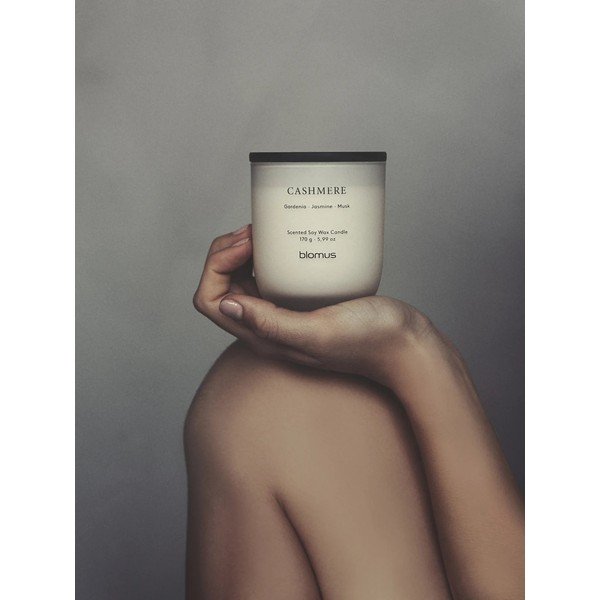 Candela in cera di soia profumata tempo di combustione 35 h Tuoksu Cashmere – Blomus-image-3