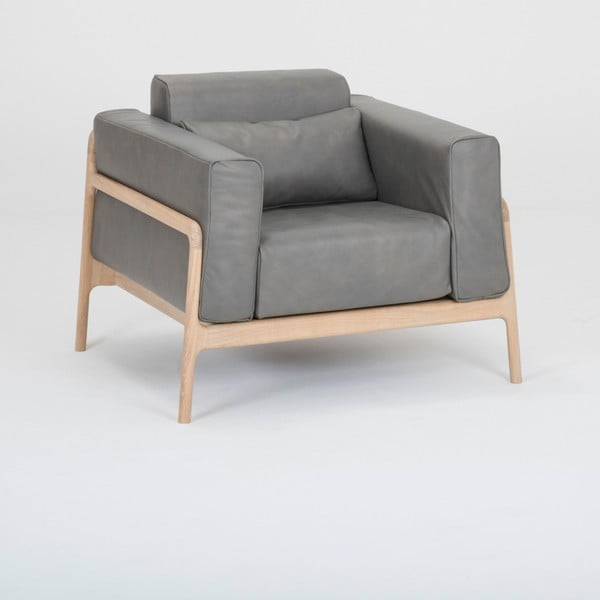 Poltrona in pelle di bufalo grigio scuro con struttura in rovere massiccio Fawn - Gazzda