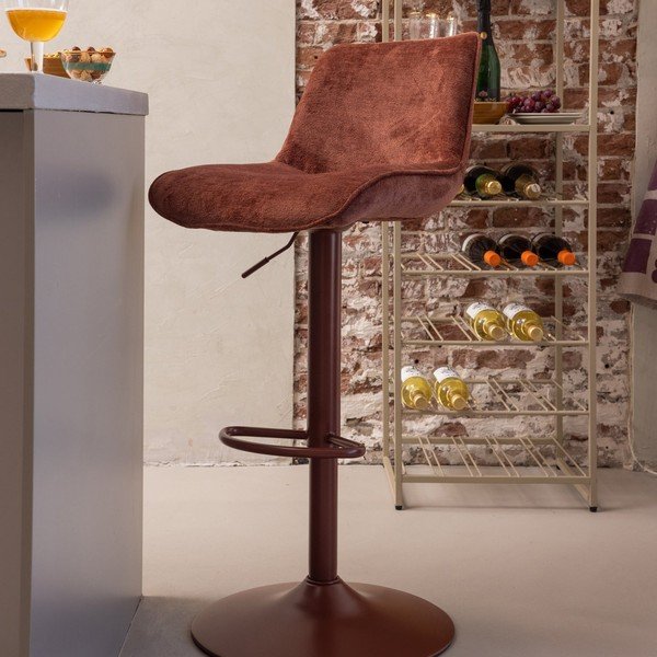 Sgabello da bar marrone cognac imbottito con altezza regolabile Marten – WOOOD-image-1