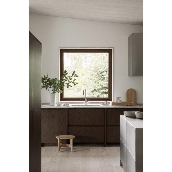 Sgabello in legno di quercia in colore naturale Eli - Blomus-image-3