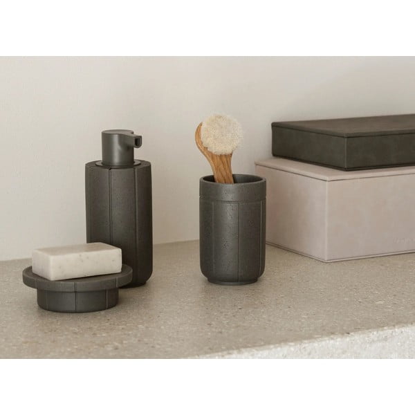 Portasaponetta grigio in poliresina Kua – Blomus-image-1