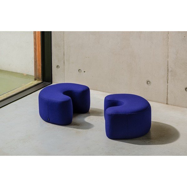 Poggiapiedi blu con rivestimento in lana Ü – noo.ma-image-3