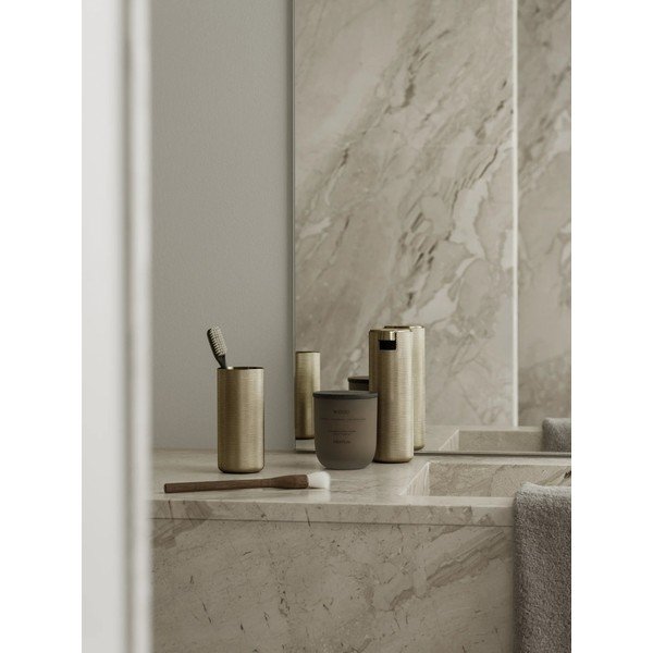 Candela in cera di soia profumata tempo di combustione 35 h Tuoksu Wood – Blomus-image-2