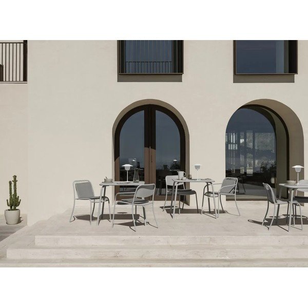 Sedia da esterno grigio chiaro in metallo Yua Wire – Blomus-image-3