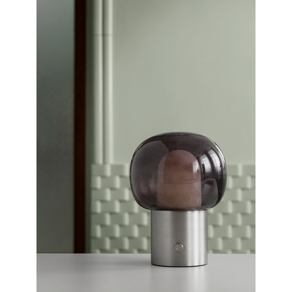 Lampada da tavolo LED argentata in alluminio con paralume in vetro (altezza totale 32 cm) Iris – Blomus-image-3