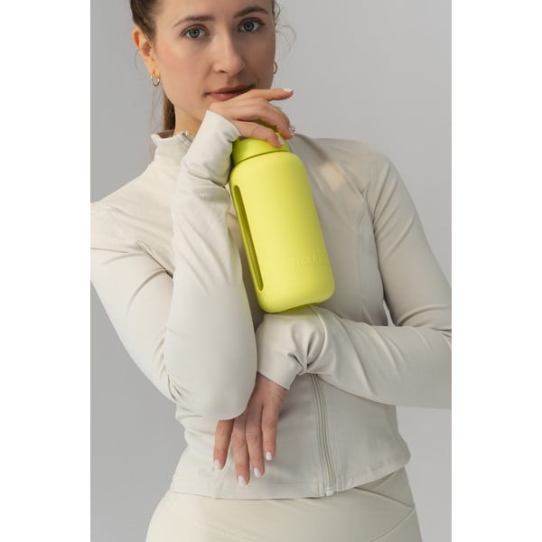 Bottiglia bottiglia da viaggio giallo chiaro 720 ml Sunny Lemonade – Muuki-image-3