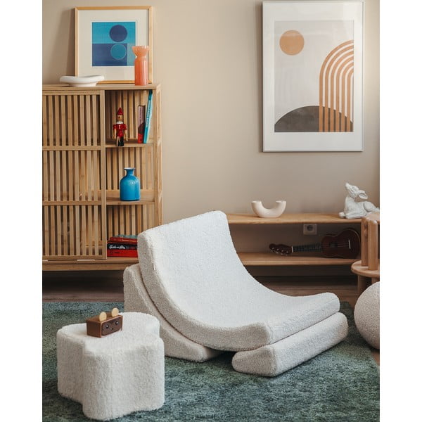 Poltrona per bambini color crema con rivestimento in bouclé Moon – Wigiwama-image-4