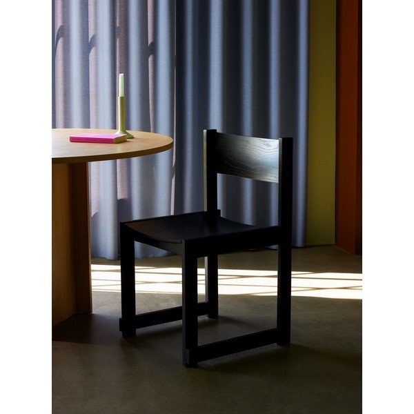Sedia da pranzo nera con effetto rovere impilabile Forma – Hübsch-image-2