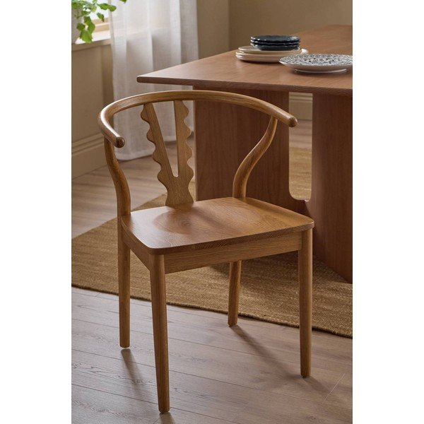 Sedia da pranzo colore naturale scuro in rovere massiccio con braccioli Heddalie – Ellos Home-image-1