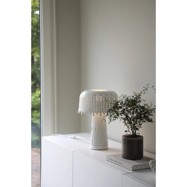 Lampada da tavolo bianca con paralume in metallo (altezza totale 38 cm) Verbera – Markslöjd-image-1