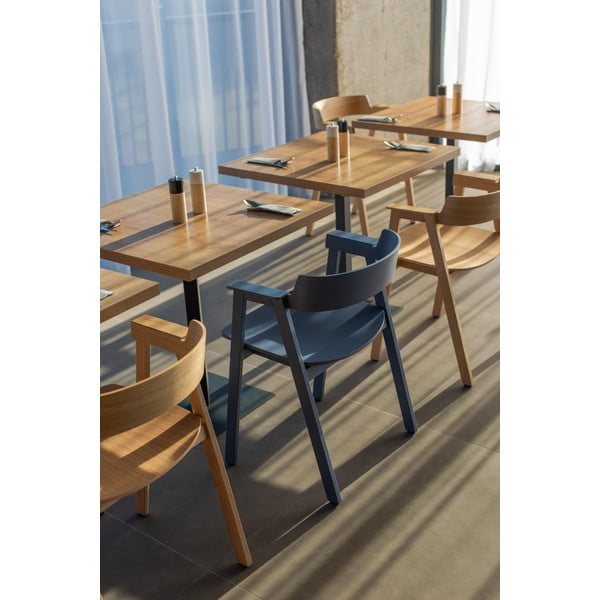 Sedia da pranzo blu in rovere massiccio con braccioli Flip – Gazzda-image-4