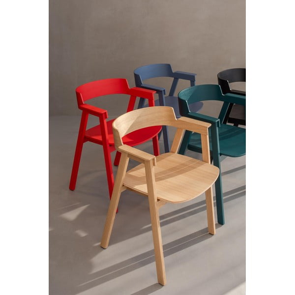 Sedia da pranzo blu in rovere massiccio con braccioli Flip – Gazzda-image-3