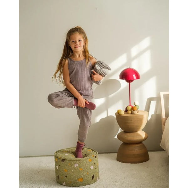 Pouf per bambini verde con rivestimento in bouclé e ciniglia Terrazzo – Wigiwama-image-4