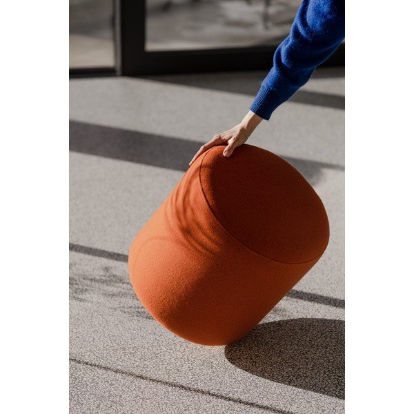 Poggiapiedi color terracotta con rivestimento in lana Folk – noo.ma-image-4