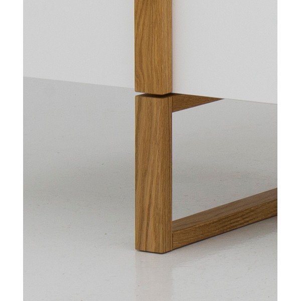 Tavolo TV bianco con gambe in legno di quercia Birka - Tenzo-image-1