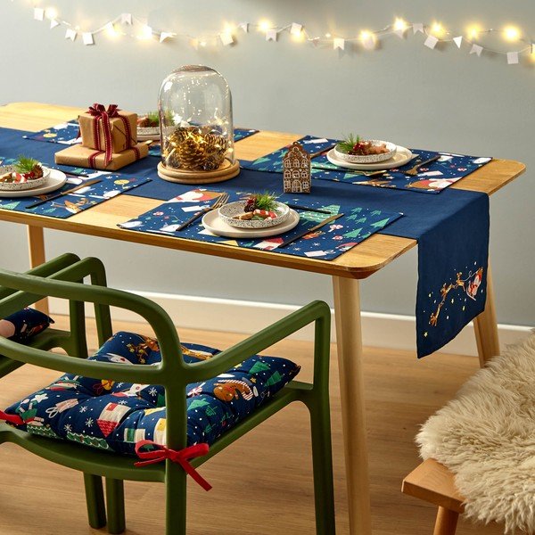 Tovaglietta di stoffa 2 pezzi con motivo natalizio 30x46 cm Santa's Christmas Wonderland - Catherine Lansfield-image-2