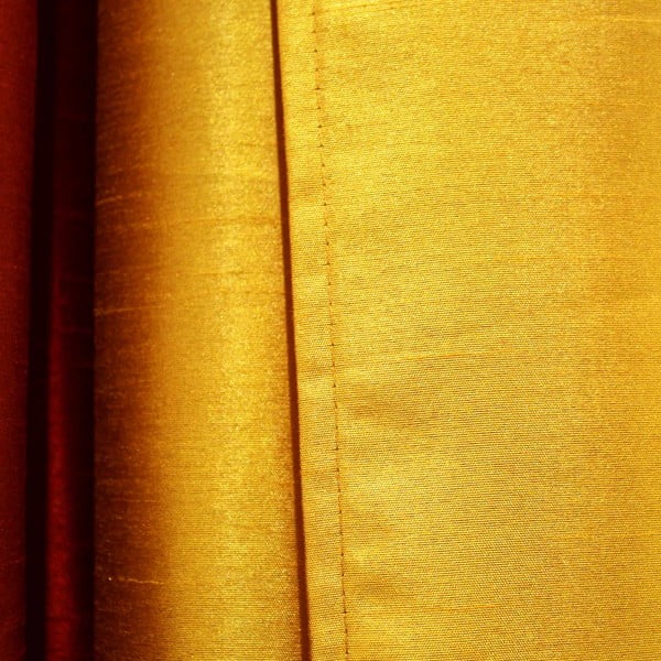 Tenda gialla in microsatinato 140x240 cm Shana – douceur d'intérieur-image-4