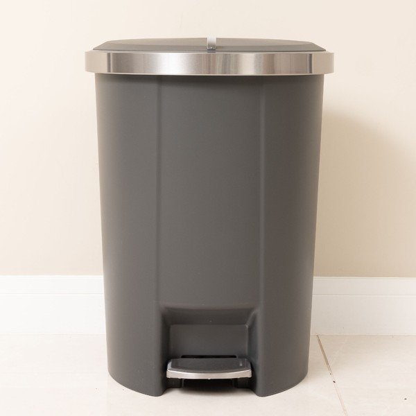 Cestino per la spazzatura in plastica grigio con pedale 50 l – Addis-image-4