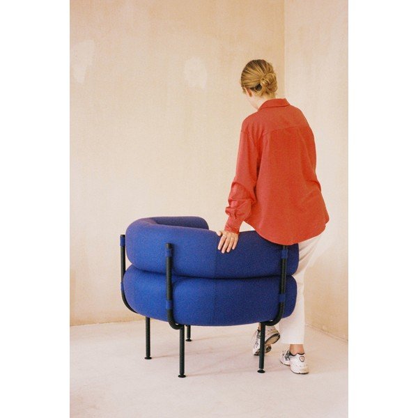 Poltrona blu con rivestimento in lana Ubi – noo.ma-image-1