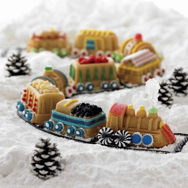 Stampo per 9 mini panini a forma di treno in argento , 1,2 l Train - Nordic Ware-image-2