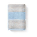 Telo da bagno in cotone biologico azzurro-beige 70x140 cm Check - JUNA