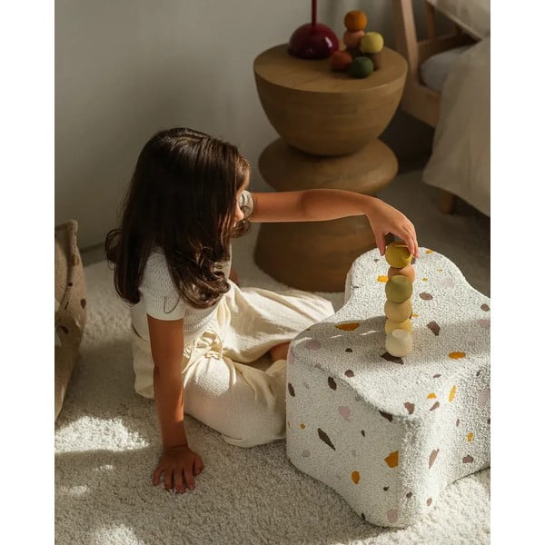 Pouf per bambini bianco con rivestimento in bouclé e ciniglia Terrazzo Cloud – Wigiwama-image-2