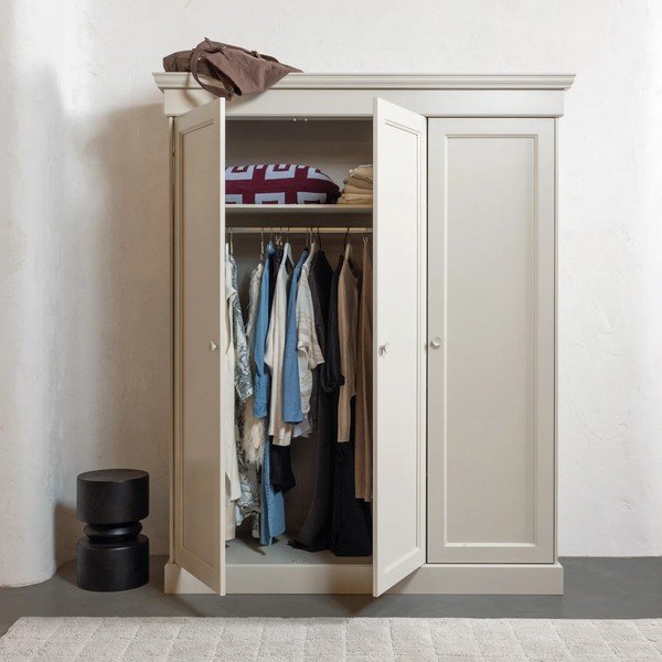 Armadio greige in pino massiccio 171x212x63 cm Olivia – WOOOD-image-2