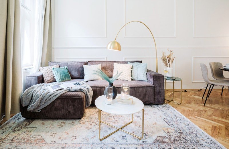 Colori, glamour e soffitti alti