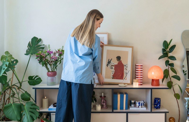 Come arredare mensole e scaffali con le decorazioni